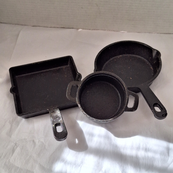 Crofton Cast Iron Mini Cookware Set of 3 - Picture 1 of 8